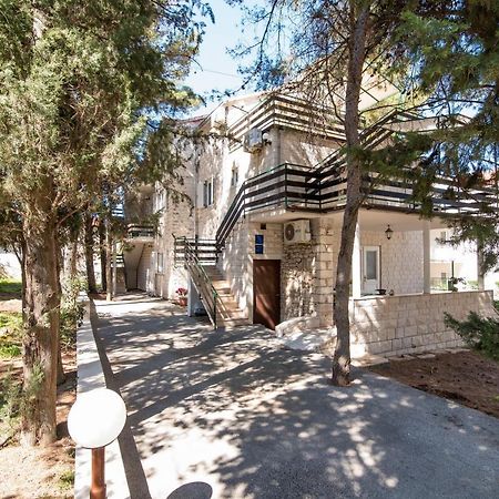 Apartments Pinija Supetar Zewnętrze zdjęcie