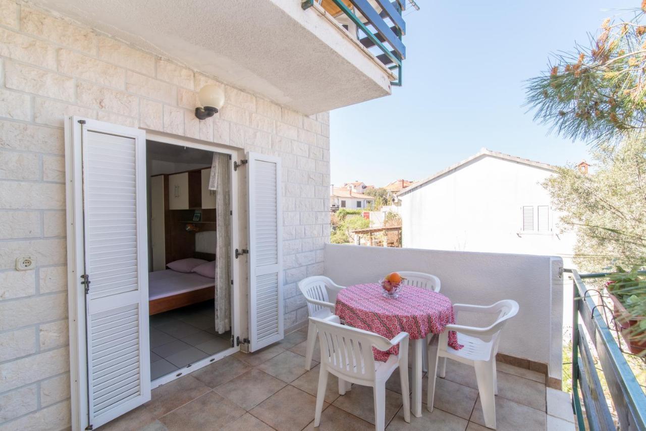 Apartments Pinija Supetar Zewnętrze zdjęcie
