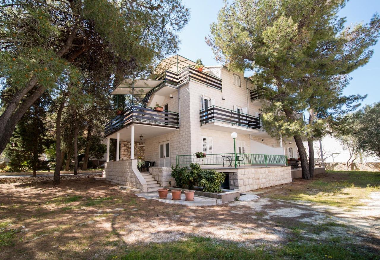 Apartments Pinija Supetar Zewnętrze zdjęcie