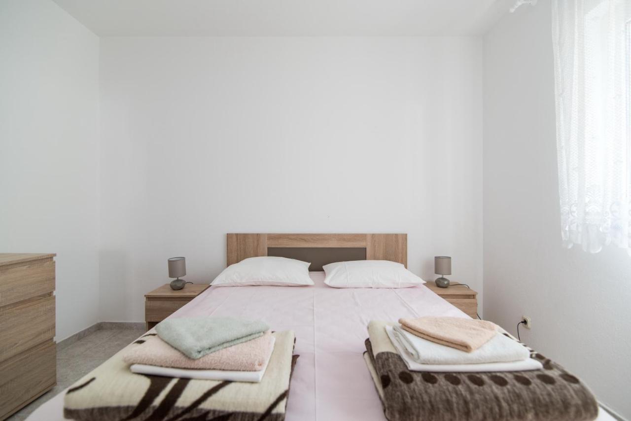 Apartments Pinija Supetar Zewnętrze zdjęcie