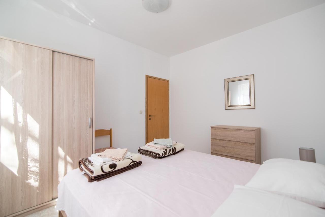 Apartments Pinija Supetar Zewnętrze zdjęcie