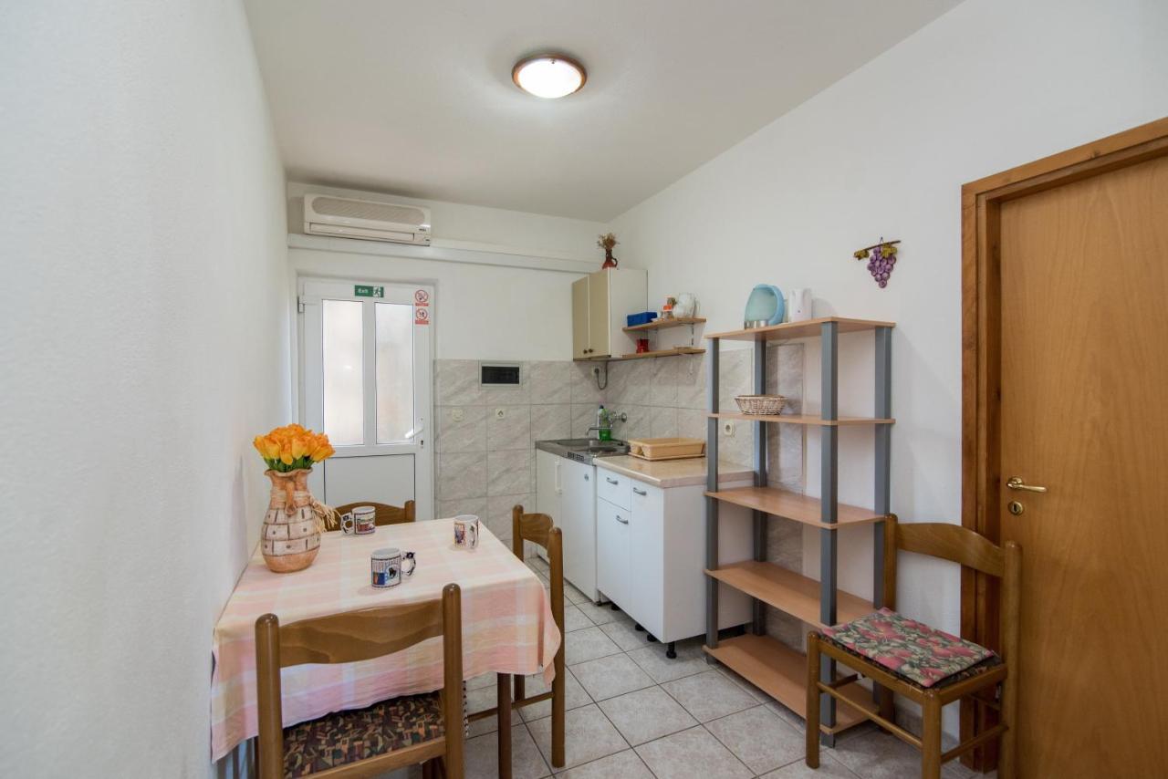 Apartments Pinija Supetar Zewnętrze zdjęcie