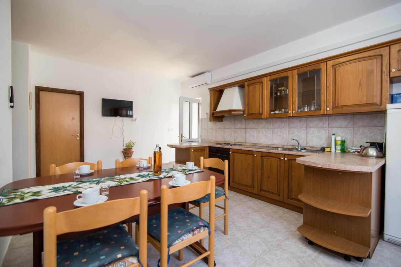 Apartments Pinija Supetar Zewnętrze zdjęcie
