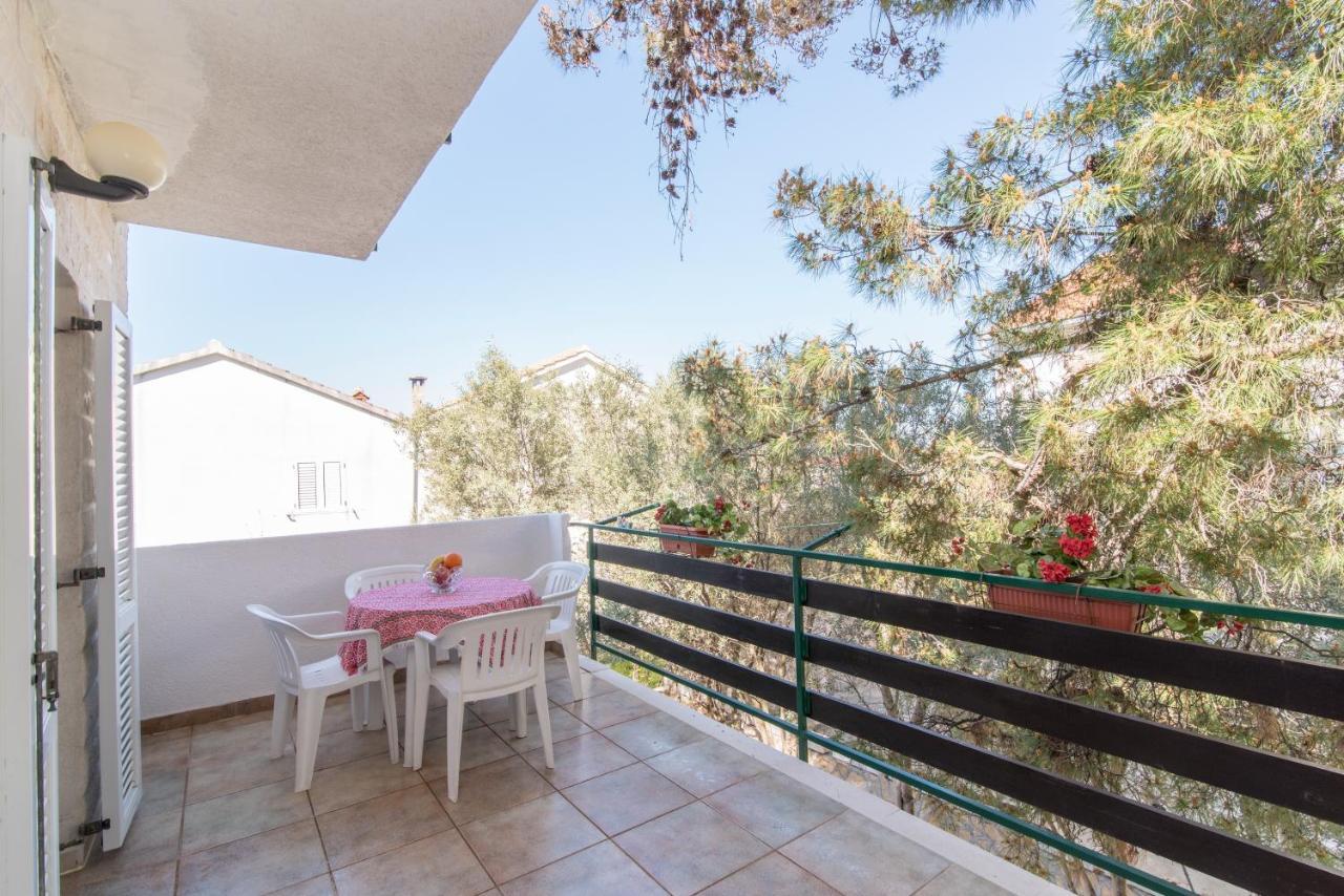 Apartments Pinija Supetar Zewnętrze zdjęcie