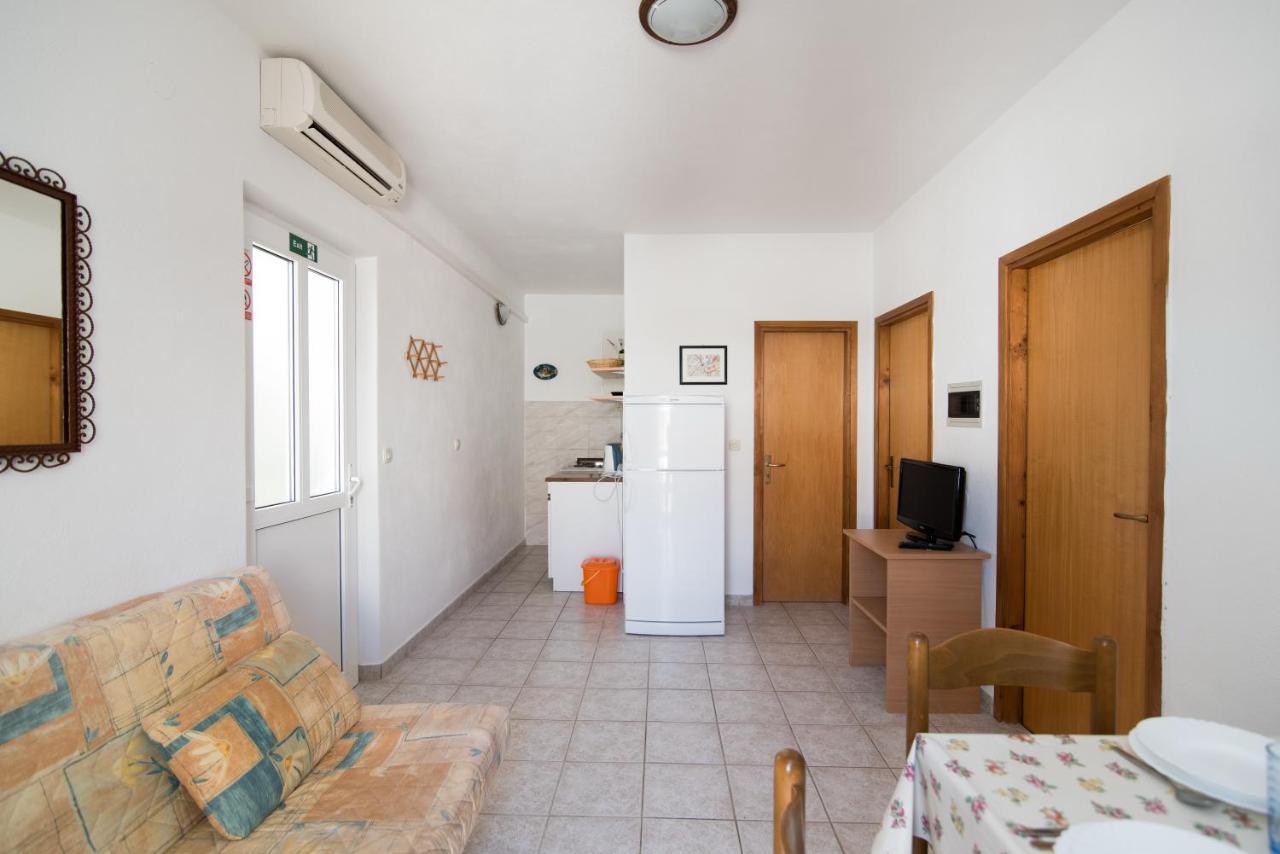 Apartments Pinija Supetar Zewnętrze zdjęcie