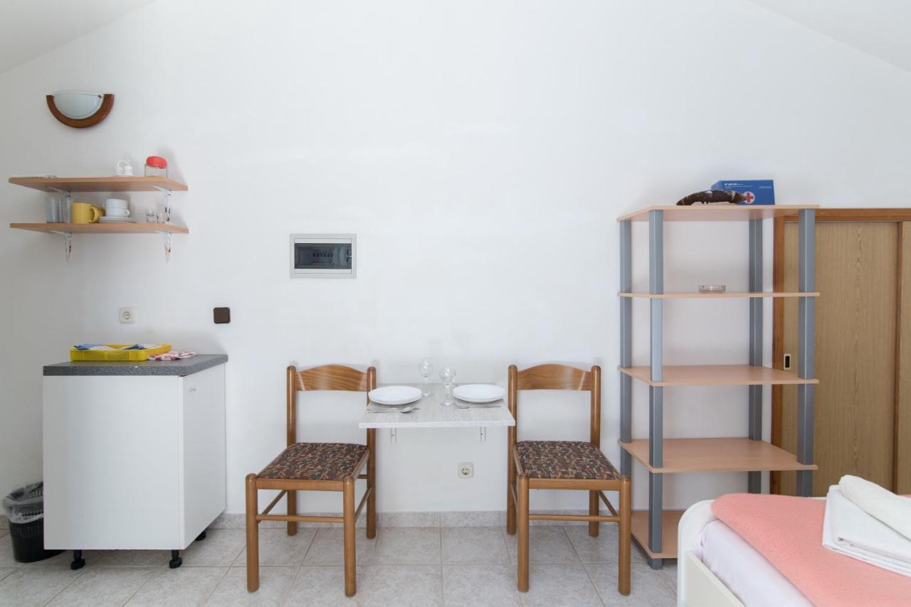 Apartments Pinija Supetar Pokój zdjęcie